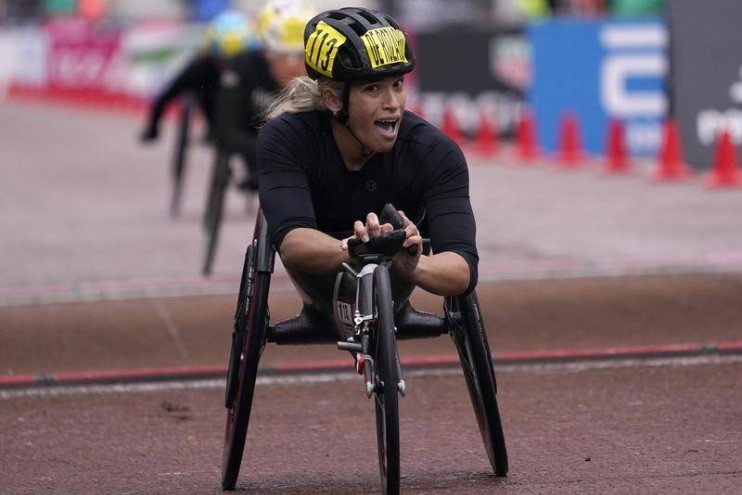 Madison de Rozario smiles in triumph after winning the 2023 London Marathon (Women's Wheelchair)